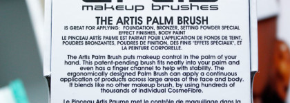 Мультифункциональная кисть для макияжа Artis Palm Brush