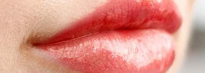 Новинка Hourglass: блеск для губ Unreal Unreal High Shine Lip Gloss в оттенке Solar