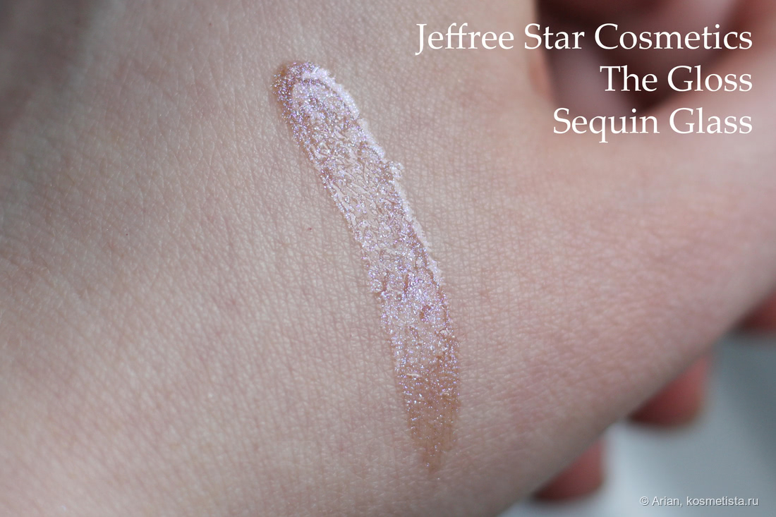 Свотч Jeffree Star Cosmetics Sequin Glass на руке при дневном свете