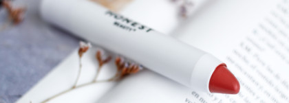 Помада от Джессики Альбы: Honest Beauty Marsala Lip Crayon