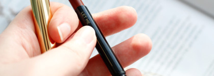 Роскошь как она есть: помада Hourglass Confession™ Ultra Slim High Intensity Refillable Lipstick в оттенке Let Me