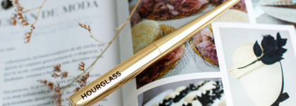 Роскошь как она есть: помада Hourglass Confession™ Ultra Slim High Intensity Refillable Lipstick в оттенке Let Me