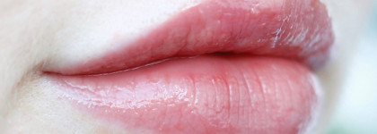 Нескучный уход за губами: бальзам для губ Róen Kiss My... Liquid Lip Balm в оттенке Charlie