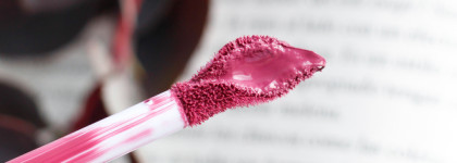 Французская лаванда: Jeffree Star Cosmetics Supreme Gloss в оттенке Improper