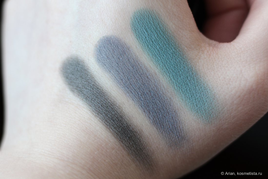 Сравнительные свотчи (слева направо): Jeffree Star Cosmetics R.I.P. - Natasha Denona 11V Steel Blue - Colourpop Flora