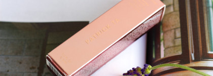 Прекрасный блеск с необычным ароматом: Patrick Ta Beauty Major Volume Plumping Gloss в оттенке Pouty