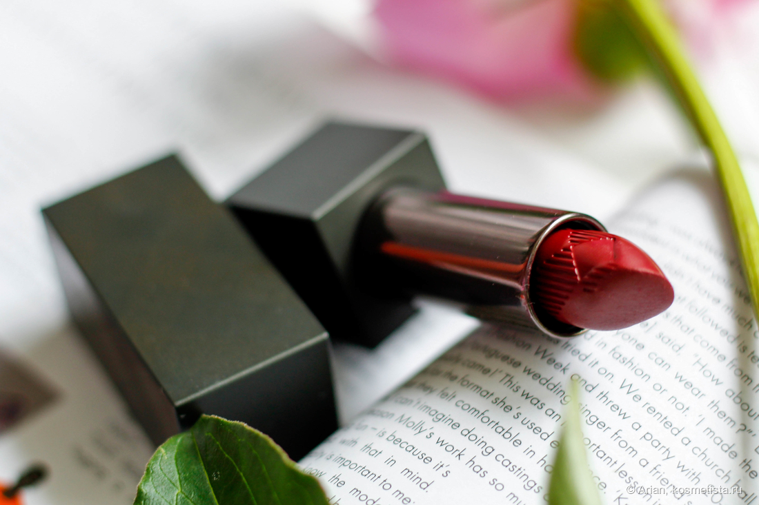 Burberry Lip Velvet Lipstick в оттенке 437 Oxblood