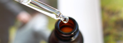 Лучшее — враг хорошего? Люксовая версия антиоксидантной сыворотки Medik8 C-Tetra Luxe Lipid Vitamin C Enhanced Radiance Serum