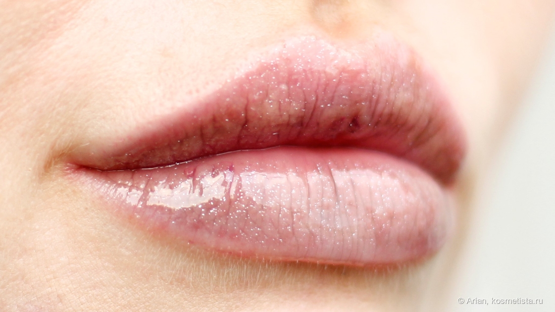 Jeffree Star Cosmetics Six Feet Under на губах
