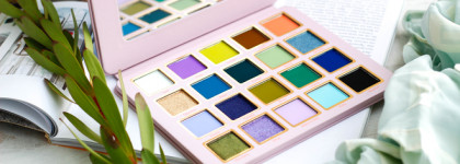 Палетка для свободы творчества: Cosmic Brushes Serenity 20 Colour Palette