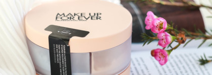 Кукольное лицо с пудрой Make Up For Ever Twist & Light в оттенке 1.0 Clair / Light