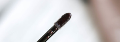 Много хайпа: Isamaya Liplacq Maximizing Lip Serum в оттенке Black Veil