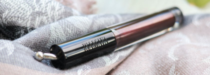 Много хайпа: Isamaya Liplacq Maximizing Lip Serum в оттенке Black Veil