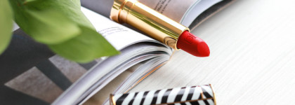 Красная помада года: Carolina Herrera Matte Lipstick в оттенке 410 Red Alegria