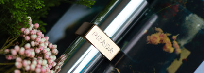 Моя самая дорогая помада: Prada Beauty Monochrome Hyper Matte Lipstick в оттенке B01 Argile