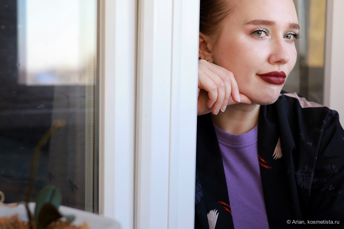 Полный образ с Prada B105 плотным слоем. На мой взгляд, оттенок совершенно роскошный.