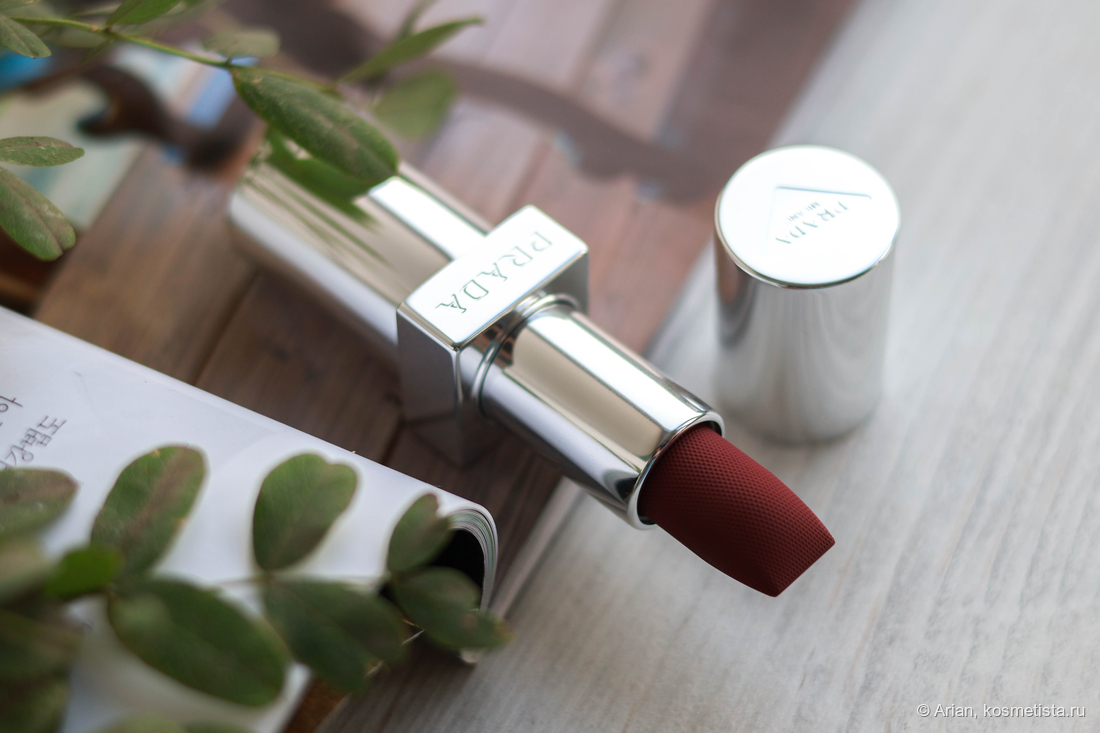 Prada Beauty Monochrome Soft Matte Lipstick в оттенке B105 Tonka