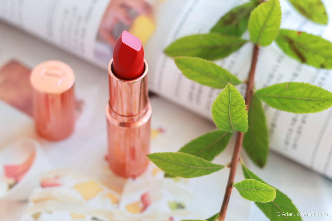 Charlotte Tilbury Matte Revolution Lipstick в оттенке Carina's Love
