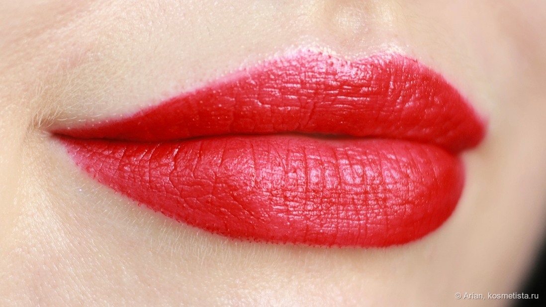 Charlotte Tilbury Carina's Love на губах