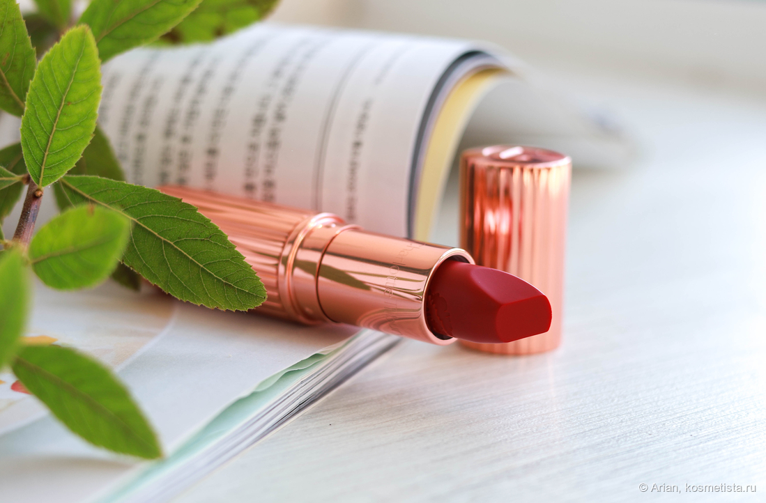 Charlotte Tilbury Matte Revolution Lipstick в оттенке Carina's Love