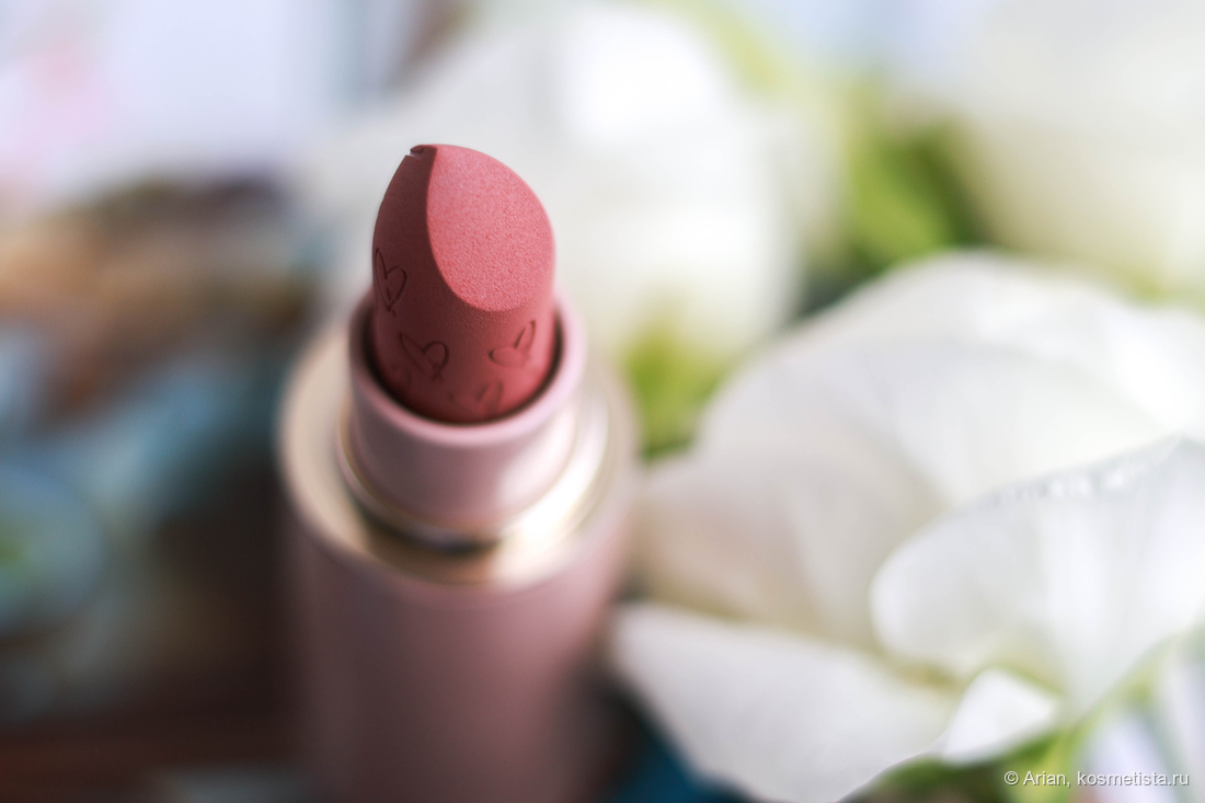 Текстура стика немного напоминает мелкопористую губку