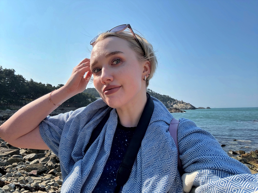 Фото с оттенком 07 Neutral Lavender на губах