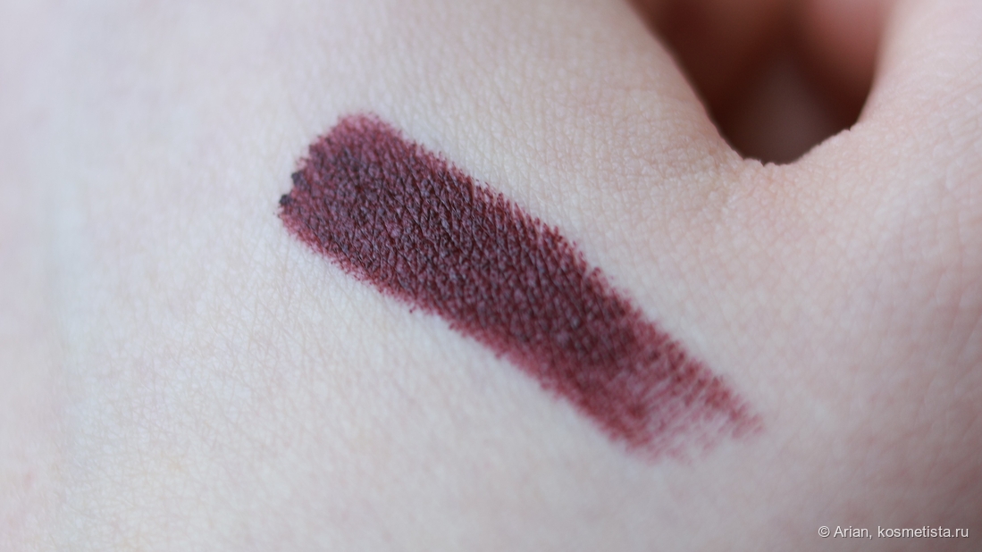 Свотч Westman Atelier LouLou под холодным дневным светом