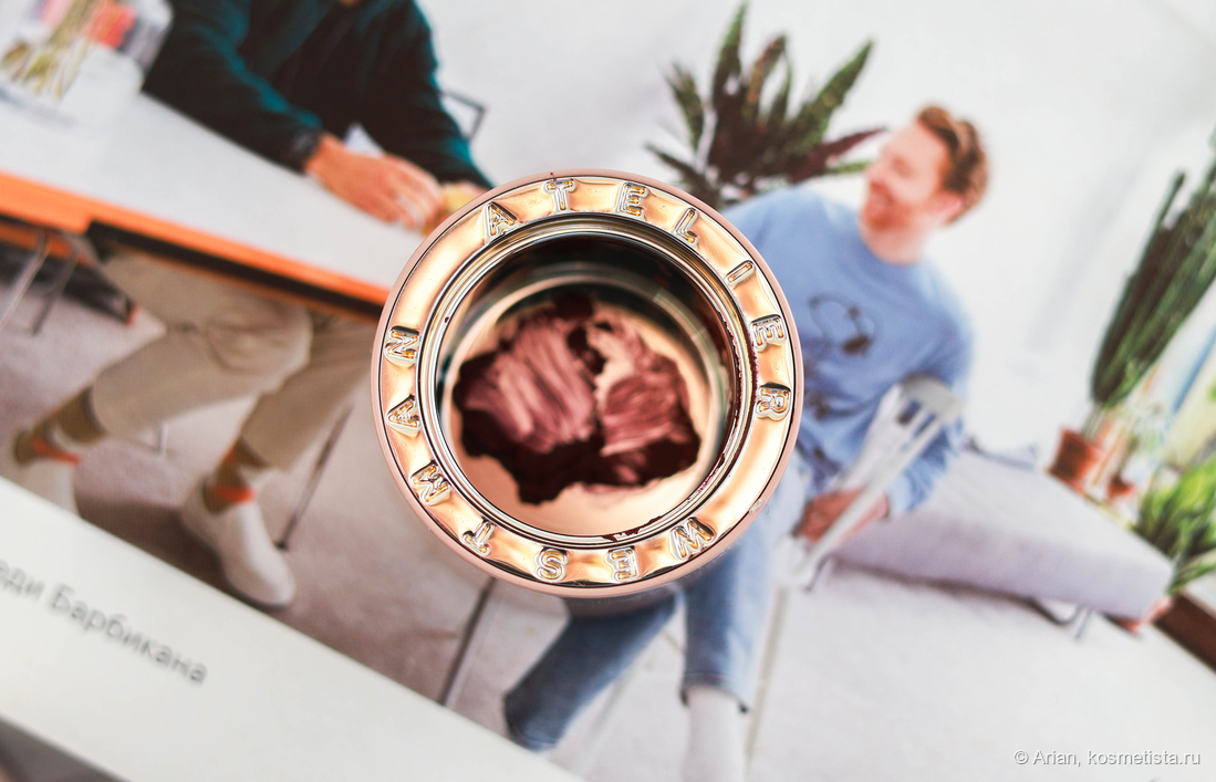 Оттиск названия бренда внутри крышечки