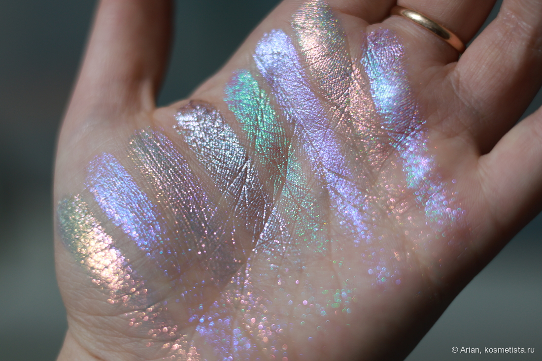 Свотчи оттенков палетки (слева направо): She's Magic (первые три свотча) - Attract - Manifest (последние четыре свотча)