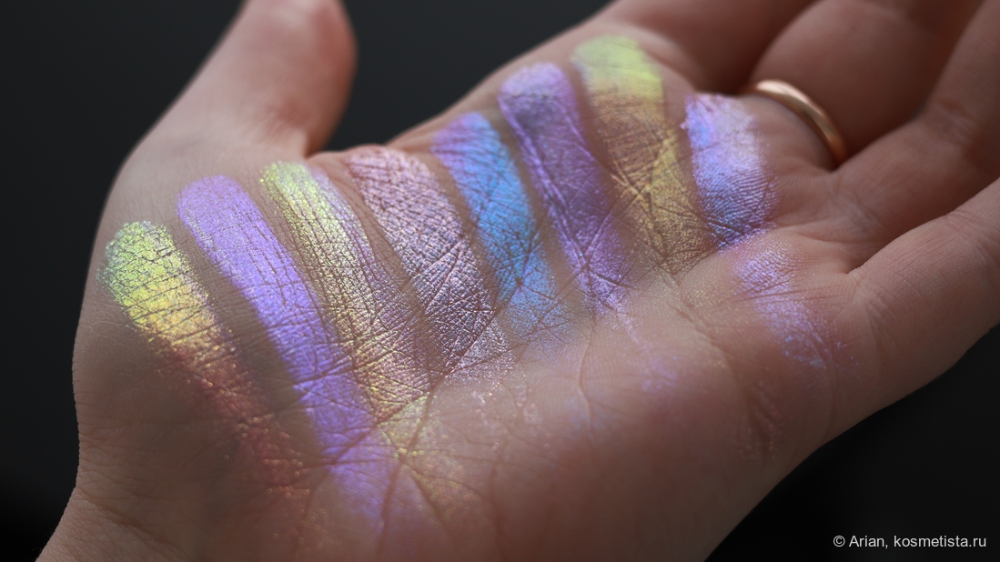 Свотчи оттенков палетки (слева направо): She's Magic (первые три свотча) - Attract - Manifest (последние четыре свотча)