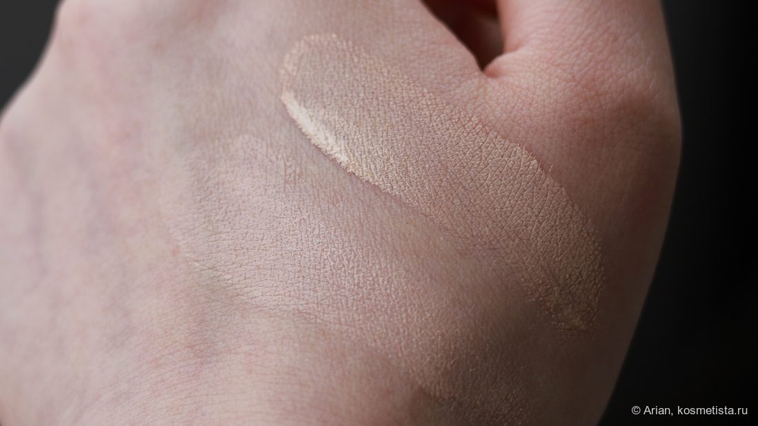 Свотчи Armani Prima Glow 1 (слева) и My Armani to Go 2 в тени