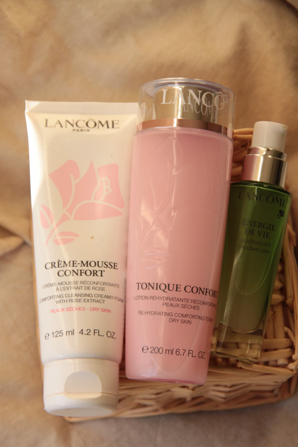 Спасители сухой кожи зимой: Lancome Cleansing Creamy Foam с экстрактом розы, Lancome Tonique Confort, Énergie De Vie