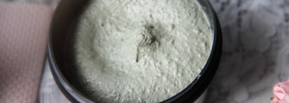 Мятная свежесть: очищающая "Мегамятная маска"  Mask Of Magnaminty  от Lush,  маска "Мята-размята" от Meela Meelo