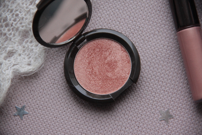 Becca "Glow on the go" в оттенке Rose Gold