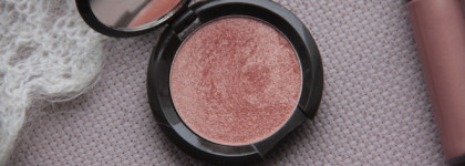 Becca "Glow on the go" в оттенке Rose Gold