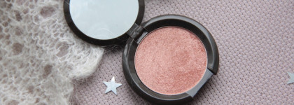 Becca "Glow on the go" в оттенке Rose Gold