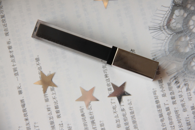 Спорный Givenchy Gloss Revelateur #2 Noir Revelateur