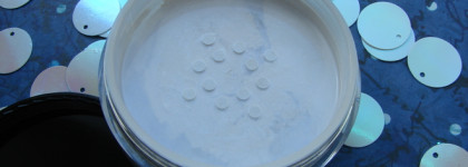 Мне тебя единорог наплакал... Финишная рассыпчатая пудра с голографическим эффектом NYX Holographic Halo Finishing Powder в оттенке 01 Mermazing