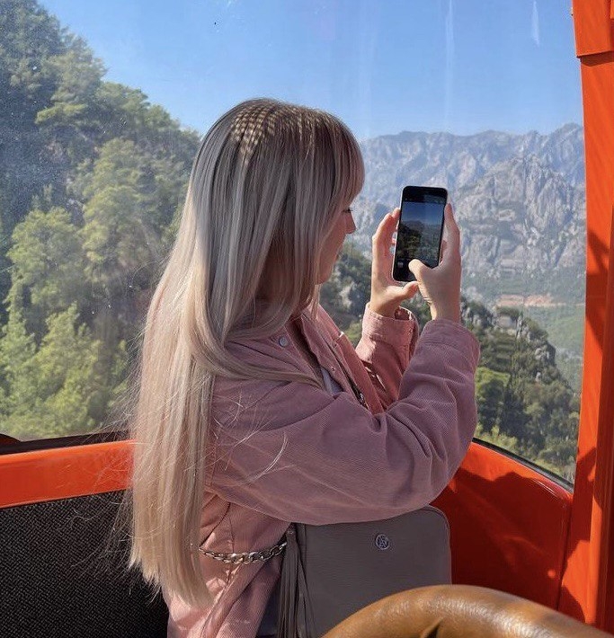 2021 год: без укладки, срез на кончиках плотный