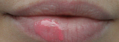 Увлажняющие блески для губ Marimekko for Clinique Pop Splash lip gloss + hydration, оттенки 02 caramel pop и 12 rosewater pop