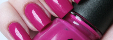 Яркое лето с лаками China Glaze Make an entrance, Caption Freakin' psyched