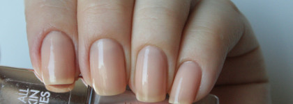 Естественный маникюр с лаком Catrice More than nude Nail Polish в оттенке 15 Peach For The Stars