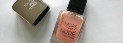Естественный маникюр с лаком Catrice More than nude Nail Polish в оттенке 15 Peach For The Stars