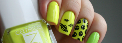 Лак Catrice Neon Blast Nail Polish в оттенке Energizing Yellow 01