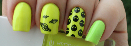 Лак Catrice Neon Blast Nail Polish в оттенке Energizing Yellow 01