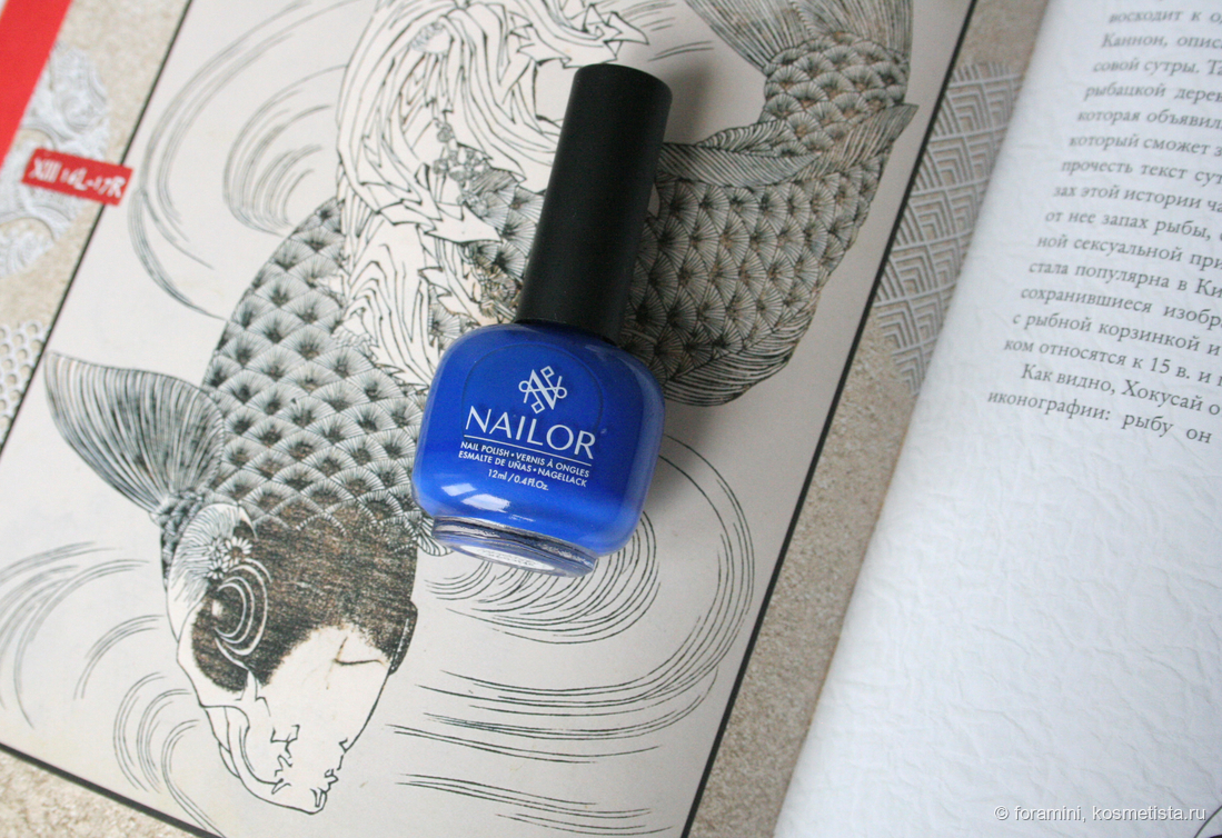 Лак на фоне фрагмента Манги Хокусая