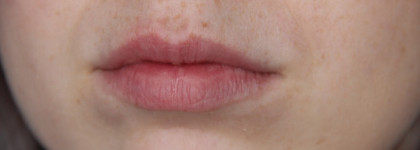 Красносмородиновое желе Clarins Eclat minute Huile Instant Lip Comfort Oil