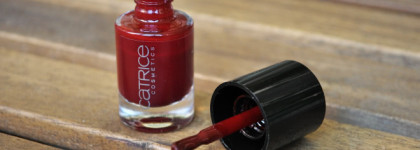 Благородный темно-красный Catrice Ultimate Nail Lacquer 17 Caught On The Red Carpet