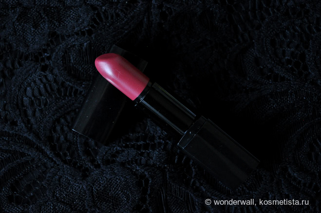 Увлажняющая атласная помада для губ L’Etoile Selection Comme Il Faut L'Etoile Lipstick 213 Black Tie Rubis