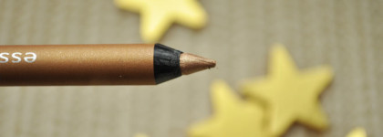 Водостойкий карандаш для глаз Essence Extreme Lasting Eye Pencil 10 Heart Of Gold